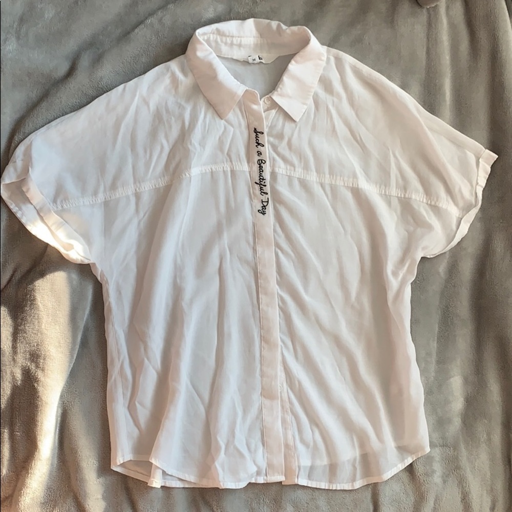 Embroidered button down top NWOT